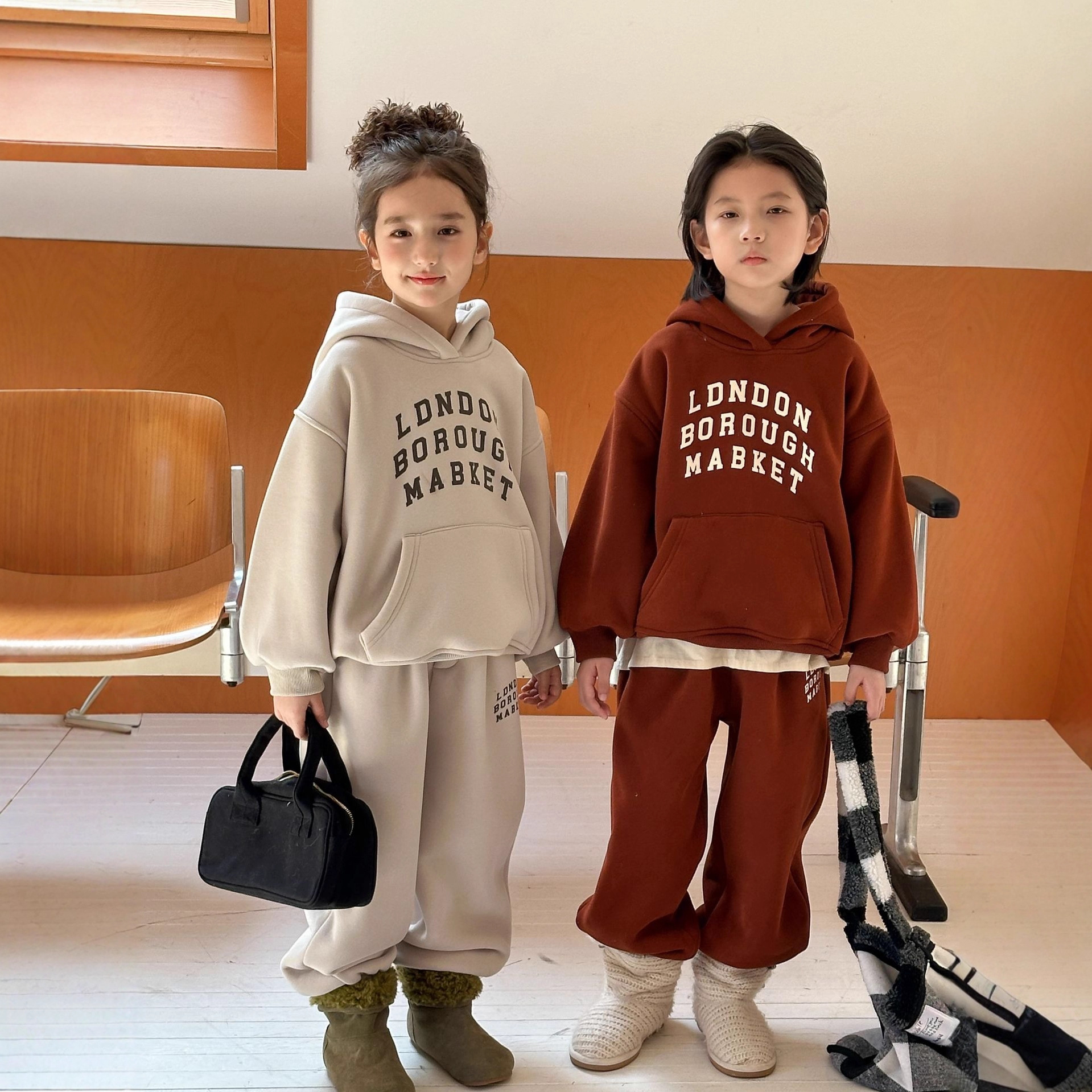 儿童加绒字母连帽套装2025秋冬新款男女童休闲保暖卫衣卫裤两件套