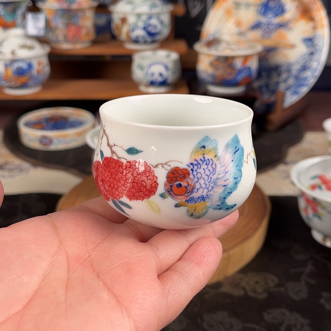 釉下五彩鱼主人杯