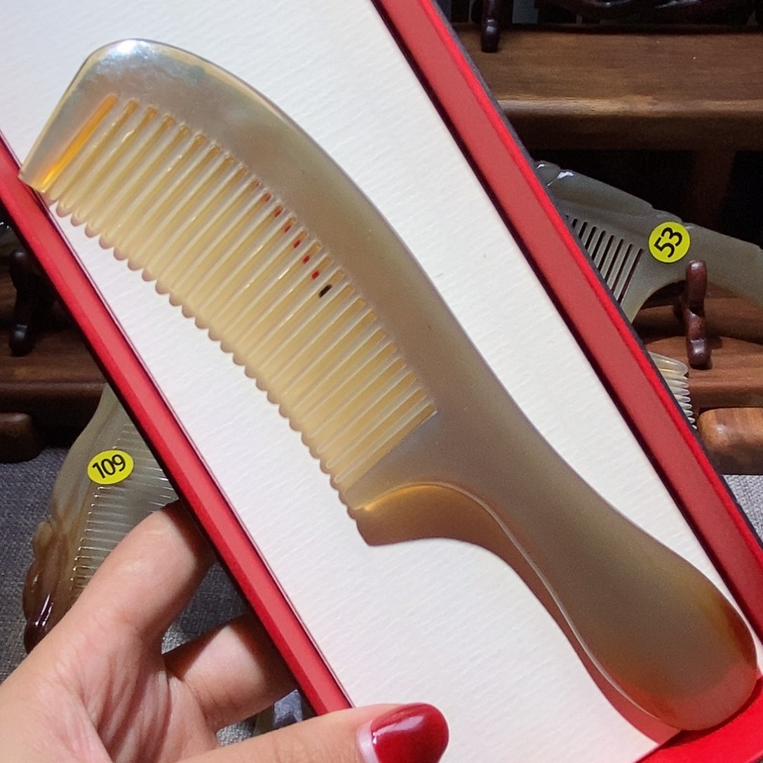 68 枫叶牛角梳牛角梳