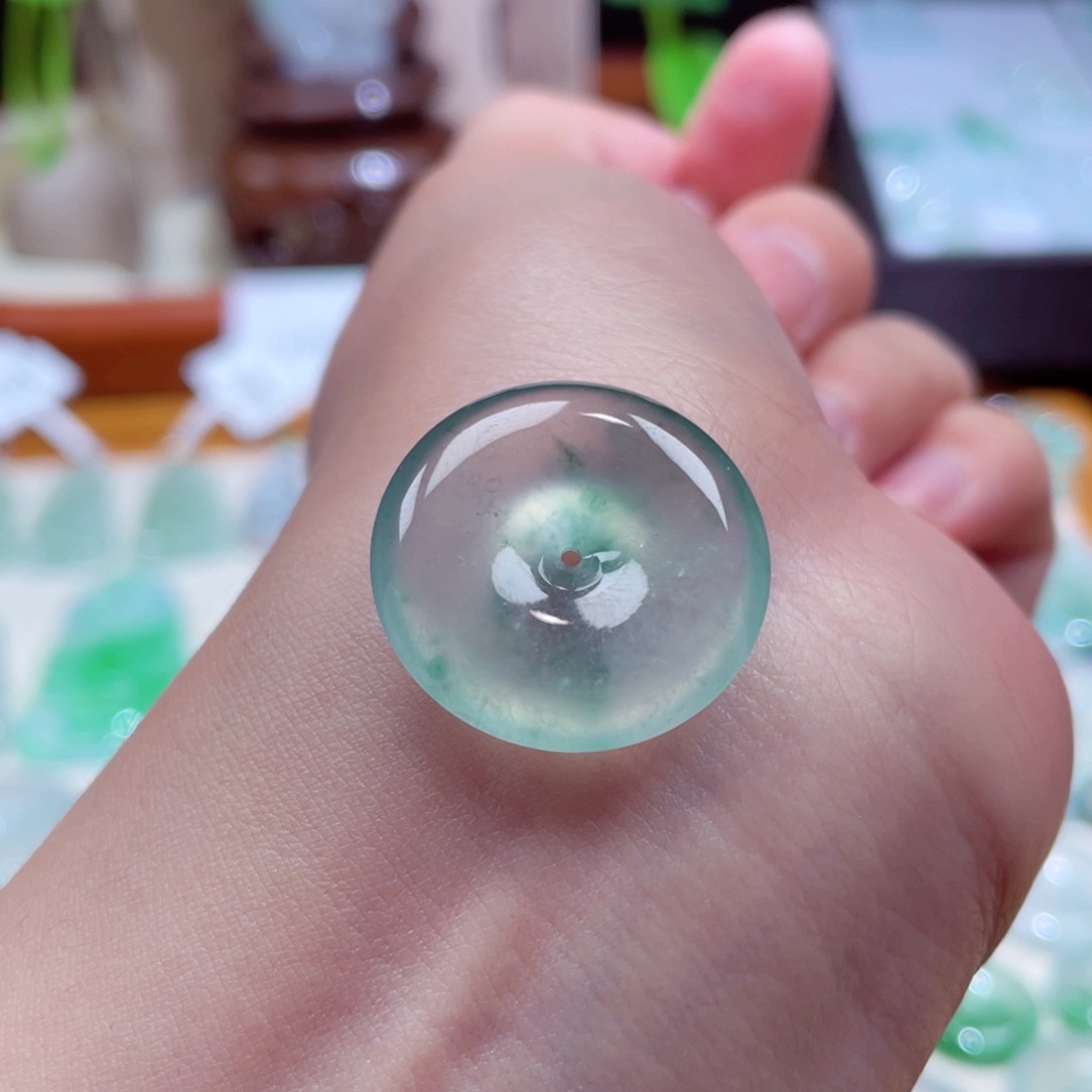 翡翠颈饰未镶嵌扣子