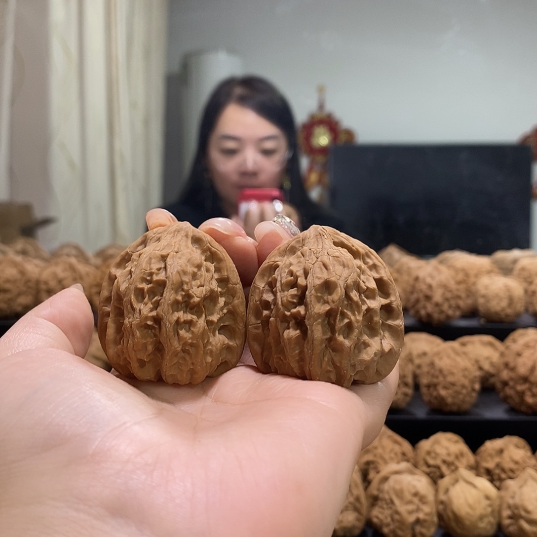 把件文玩核桃不**三南疆石补差价换罗汉头