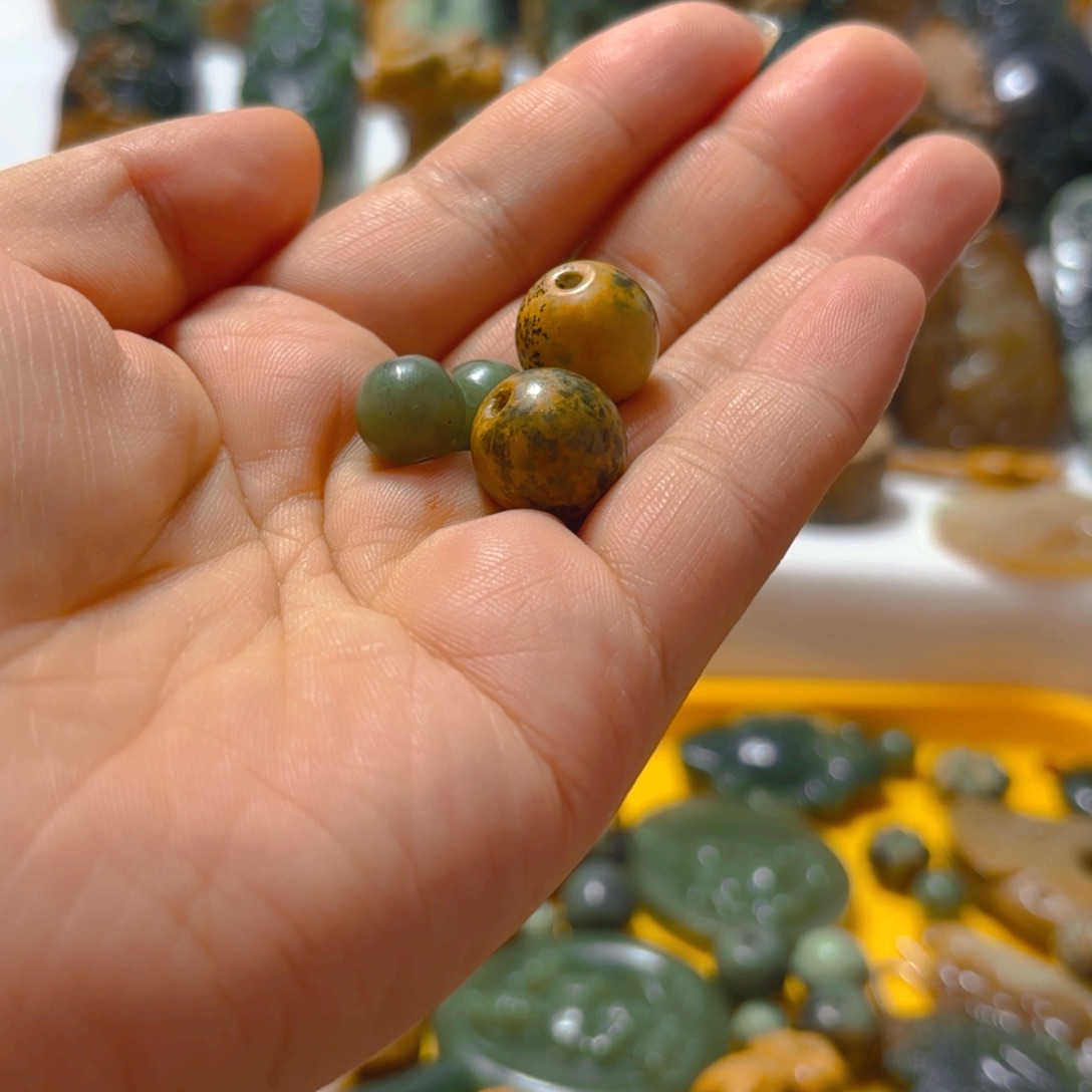 岫岩河磨玉（透闪石质玉）挂件未镶嵌一*