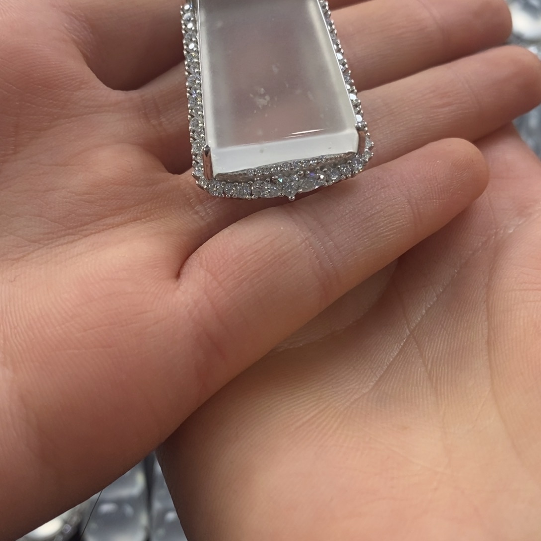 石英质玉吊坠(赠链)银S925镀金镶嵌栗****?