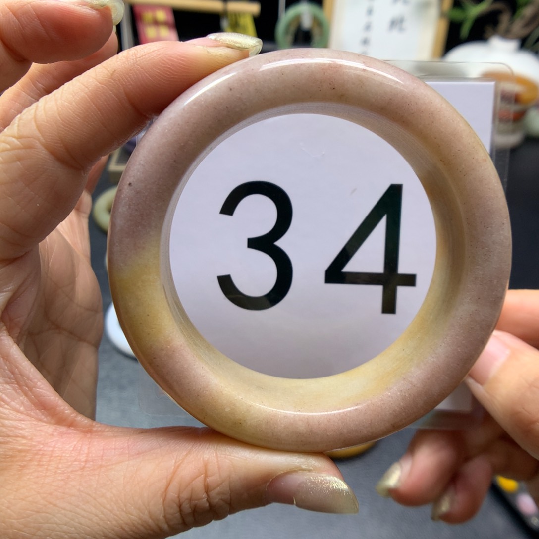 石英质玉手镯未镶嵌小*乐