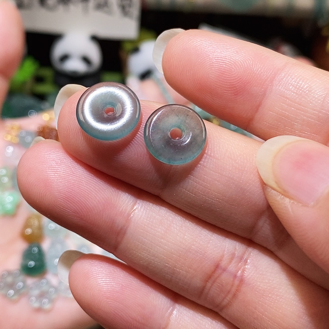 翡翠未镶嵌颈饰冰种小扣子