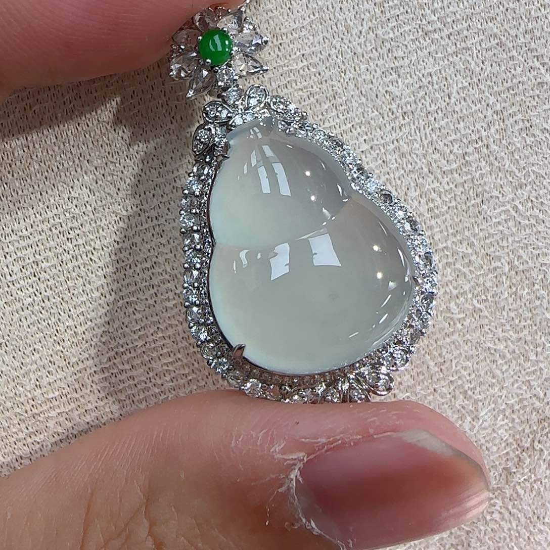 翡翠颈饰18K金镶嵌天然翡翠