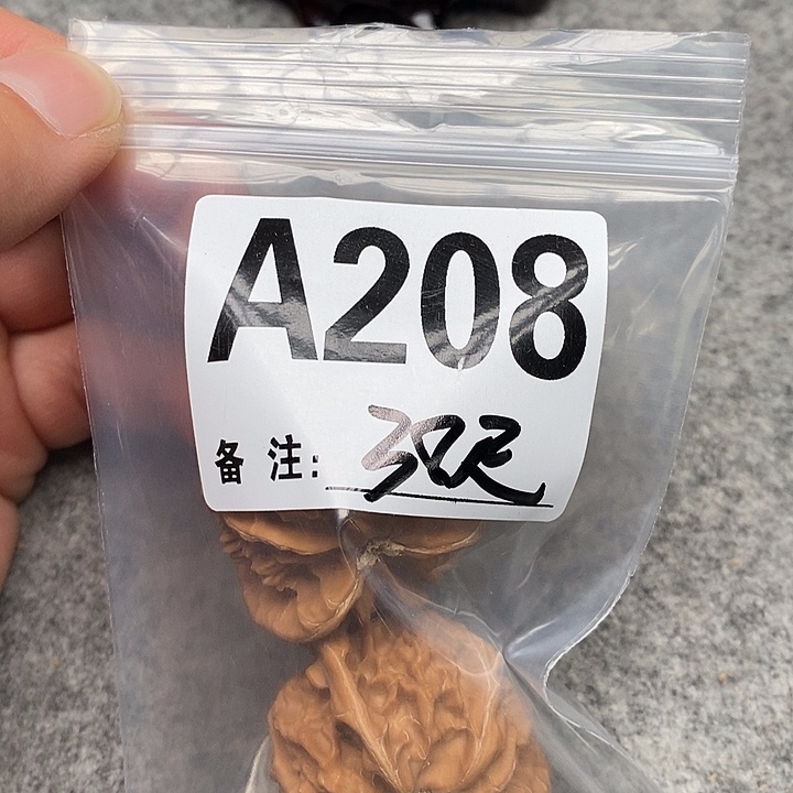 文玩核桃吊坠三棱