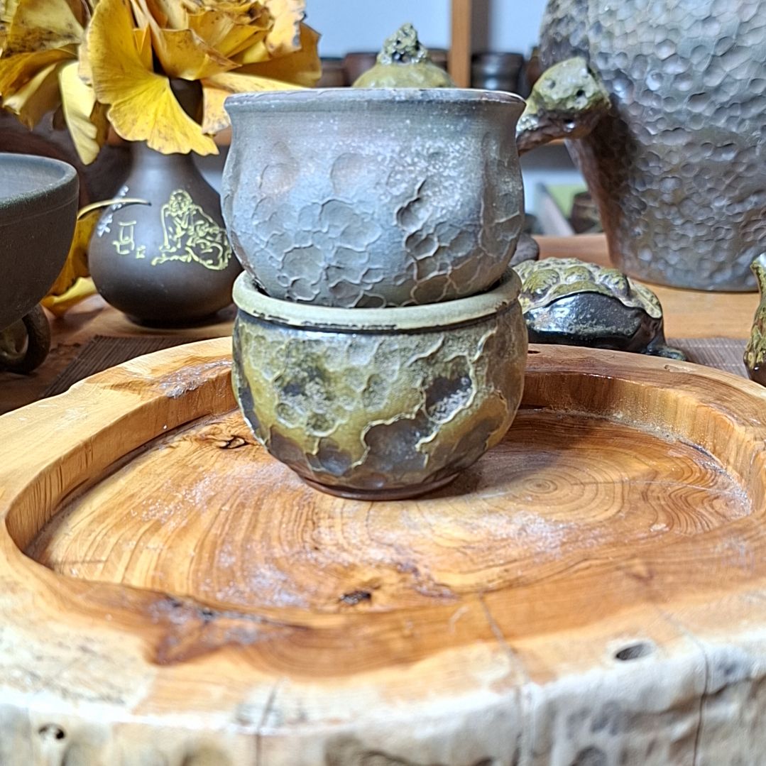 坭兴陶纯柴烧锤纹杯2个，微瑕