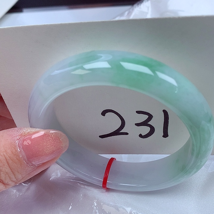 翡翠手镯未镶嵌翡翠