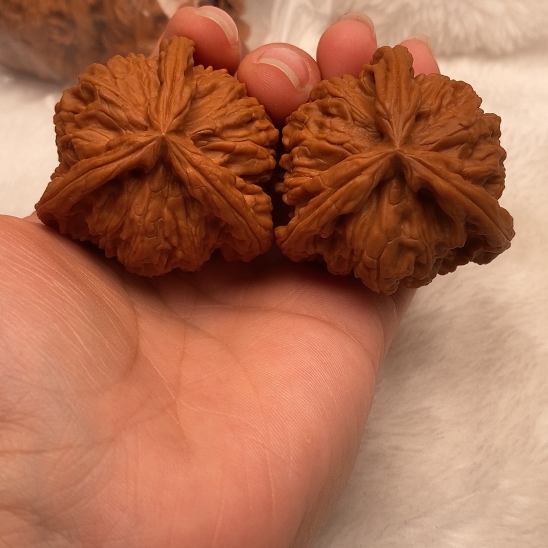 李***兰文玩核桃吊坠三棱