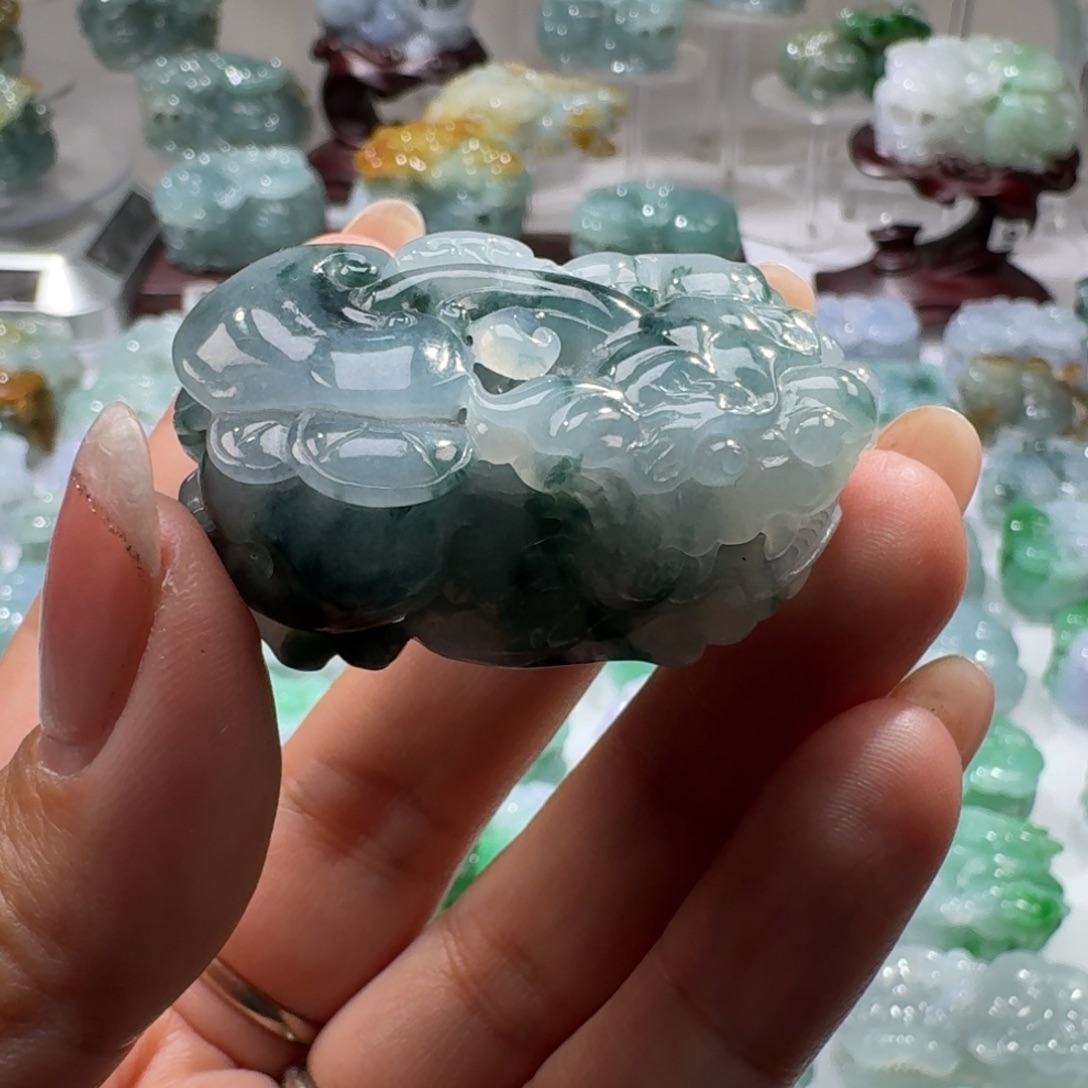 董***果翡翠未镶嵌挂件貔貅