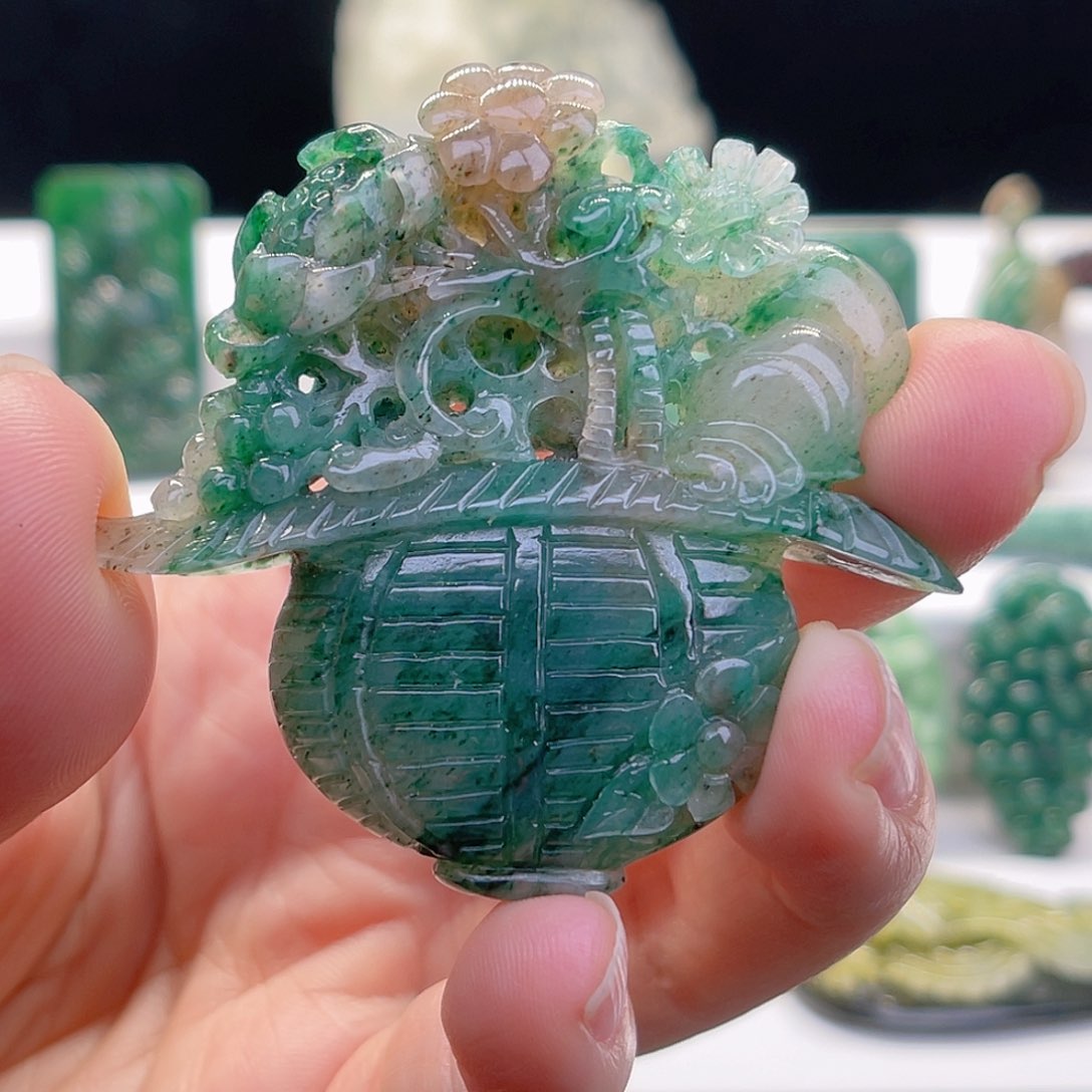 独山玉颈饰未镶嵌一****