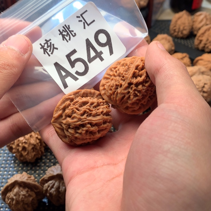 文玩核桃吊坠荔枝纹