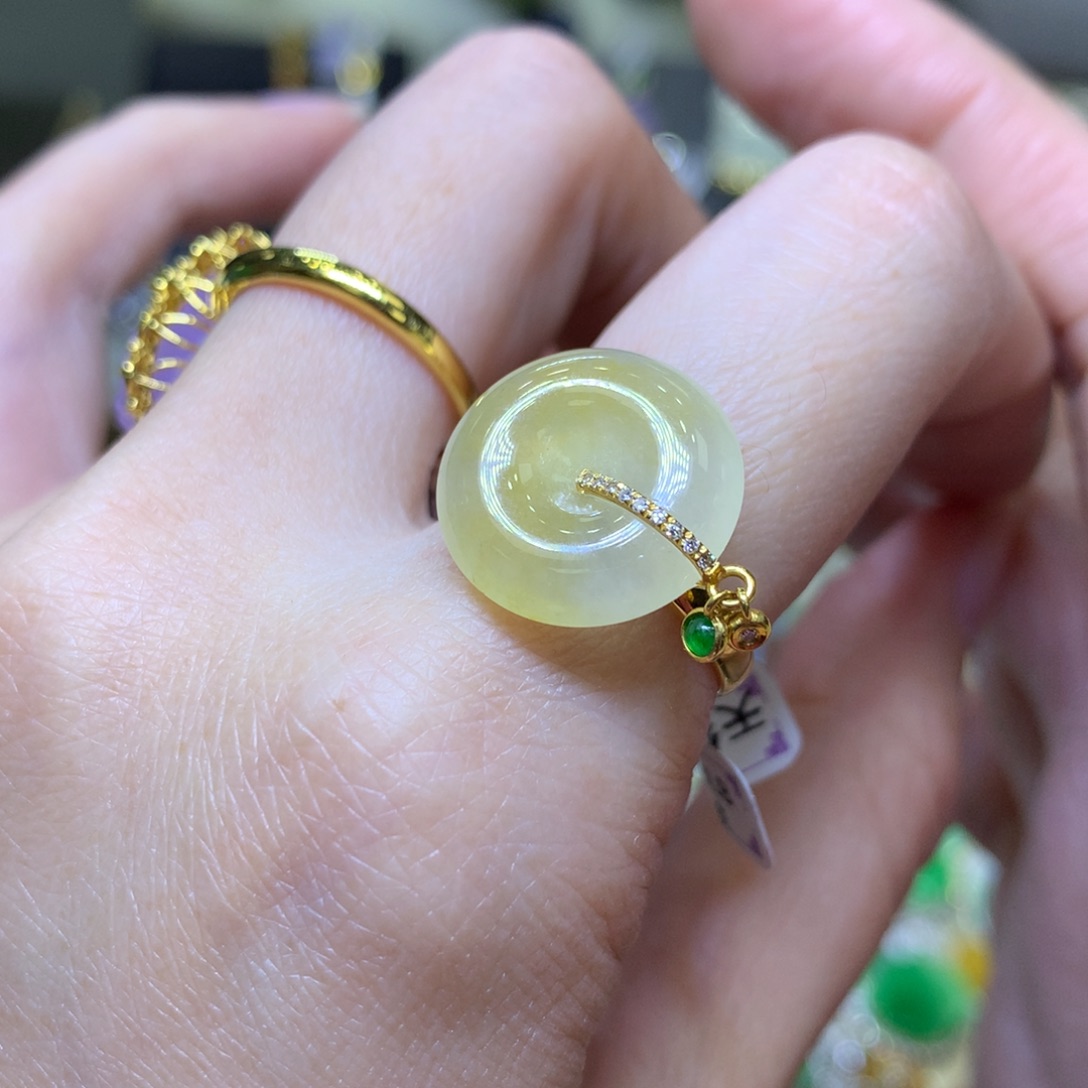 翡翠颈饰18K金镶嵌翡翠吊坠项链