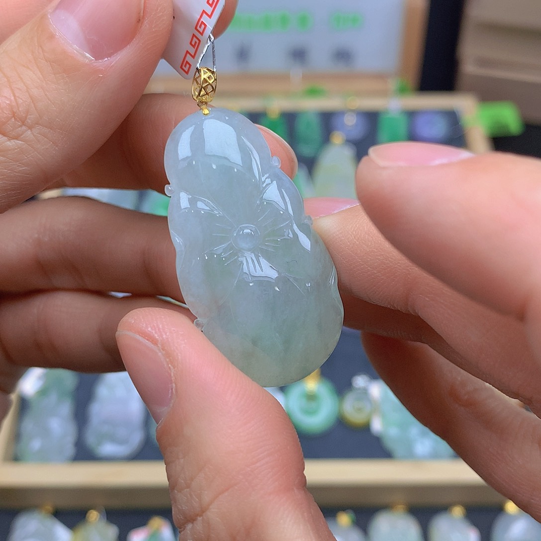 翡翠颈饰18K金镶嵌翡翠