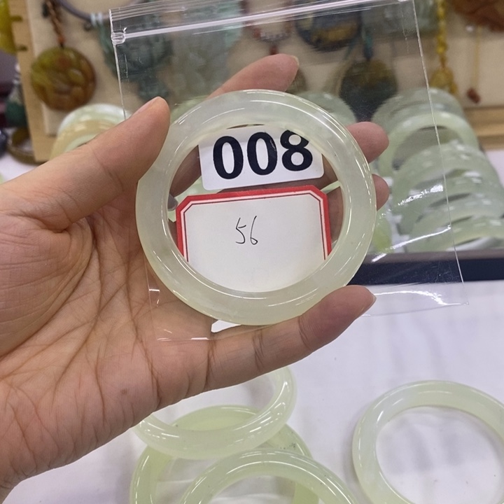 岫玉未镶嵌手镯（圆镯）