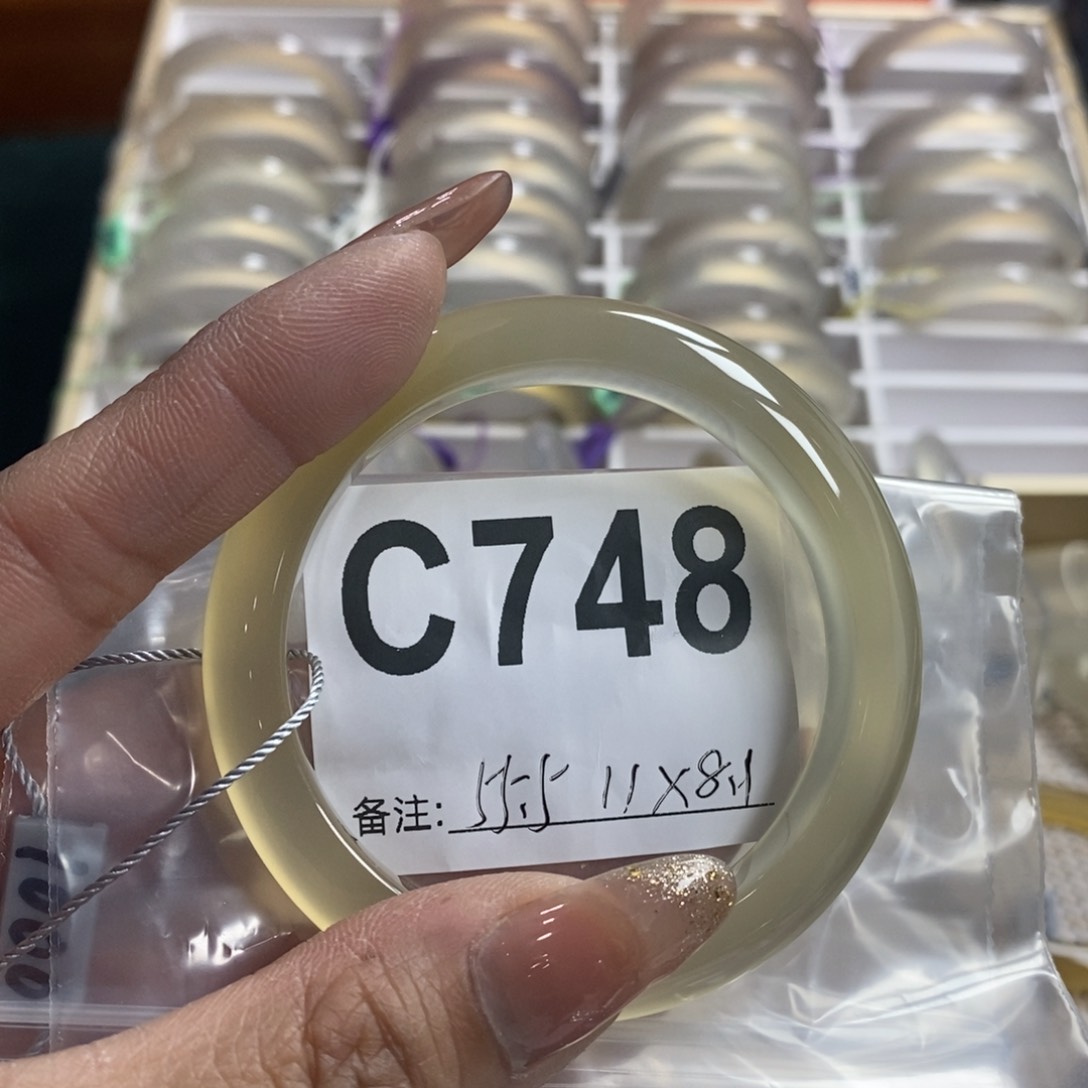 玛瑙/玉髓手镯未镶嵌?