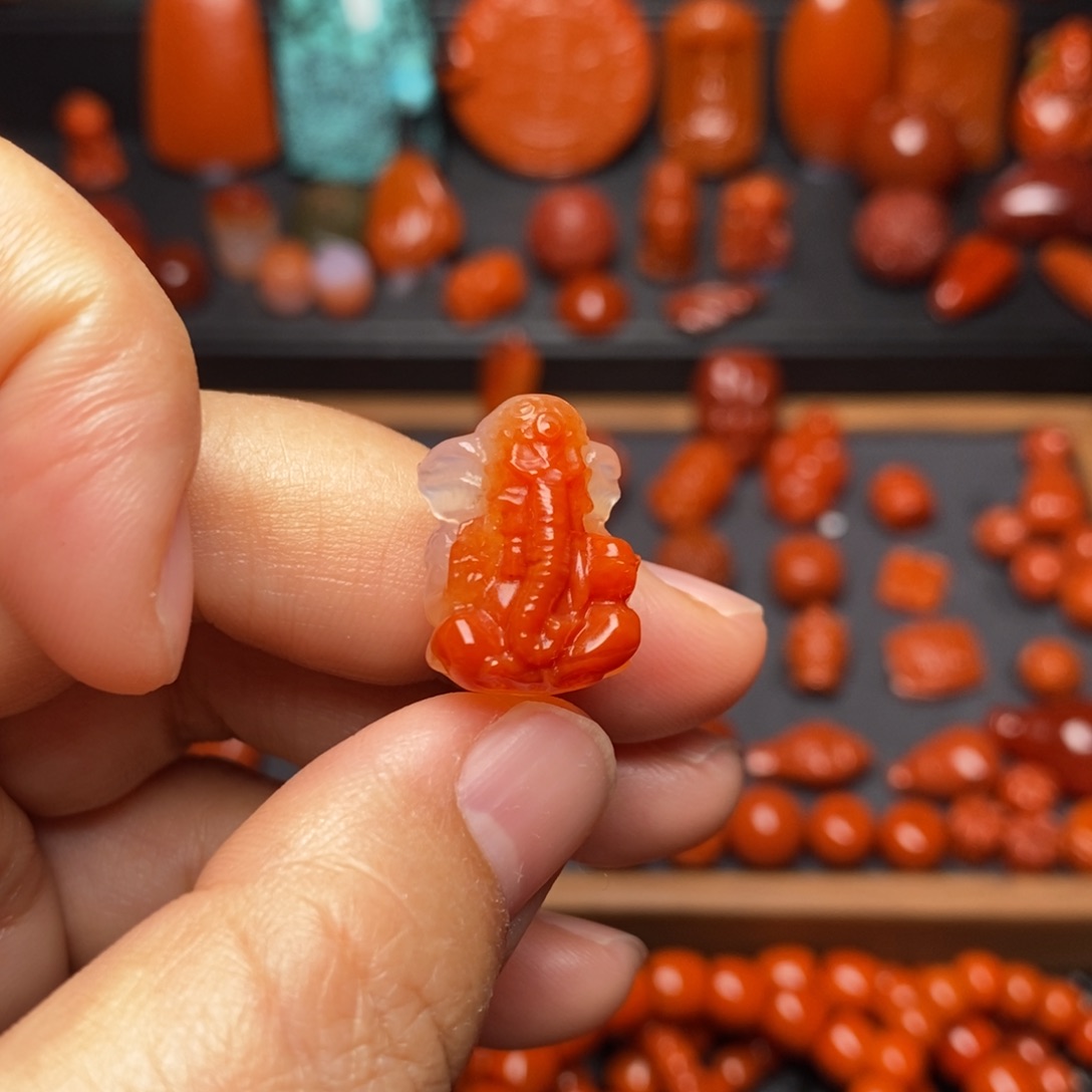 南红玛瑙配饰未镶嵌背云