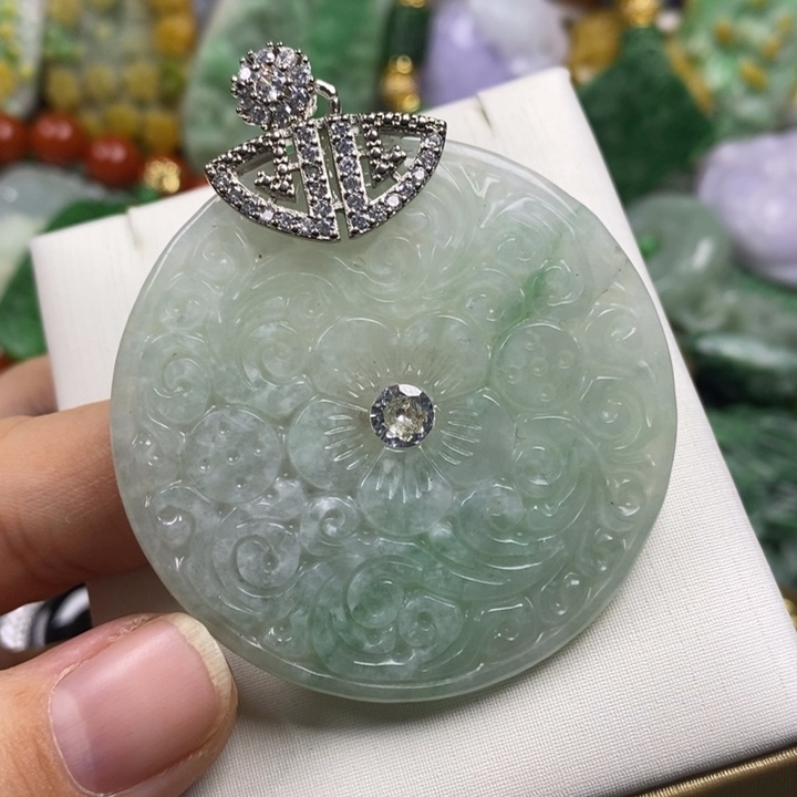 翡翠未镶嵌吊坠(赠链)