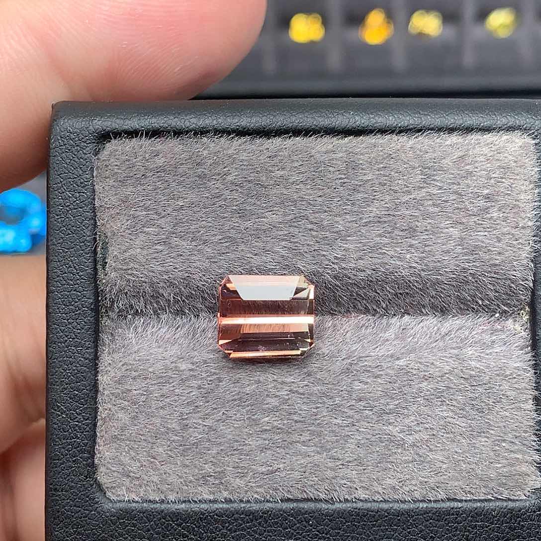 裸石碧玺未镶嵌精品渐变色4.5ct