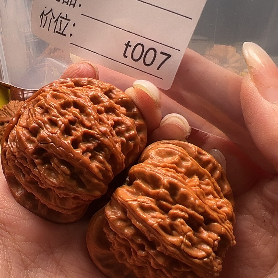 墨***歌文玩核桃手把件白狮子