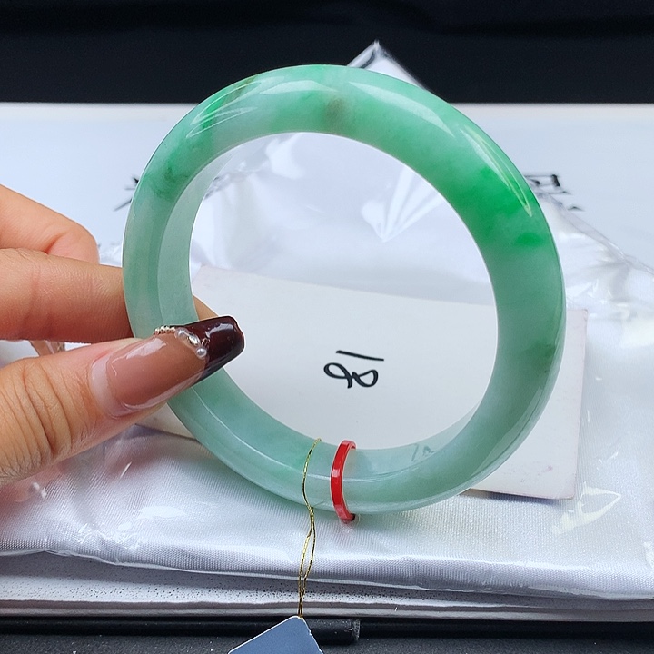 翡翠手镯未镶嵌59+正圈