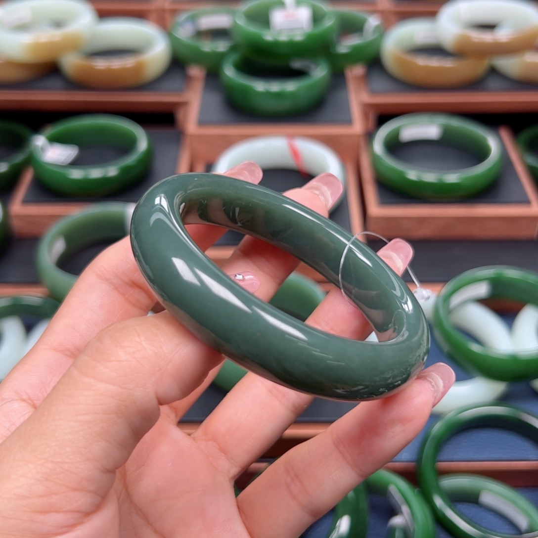 未镶嵌手镯和田玉小****