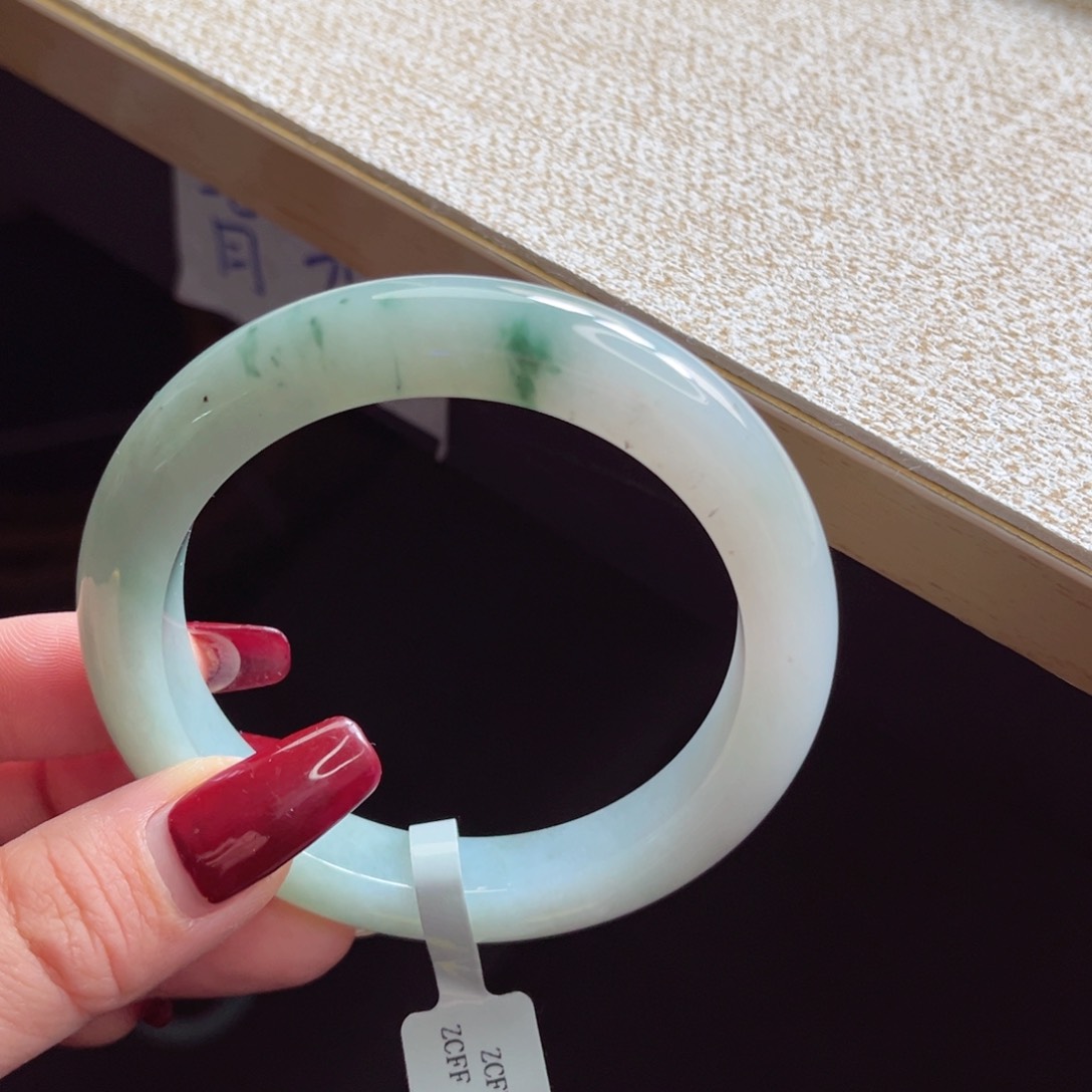 翡翠手镯未镶嵌手镯