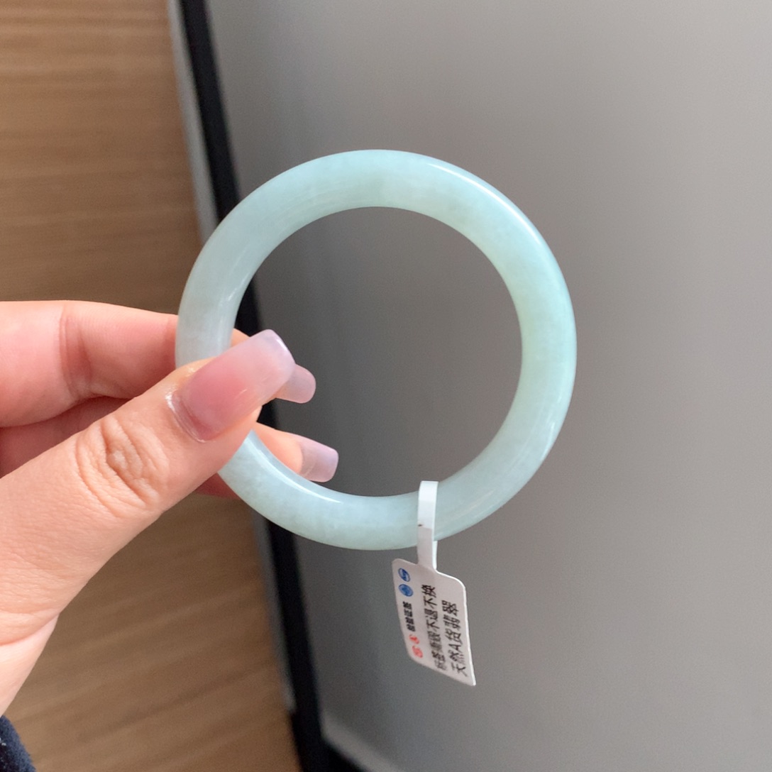 翡翠手镯未镶嵌21 53飘绿圆条