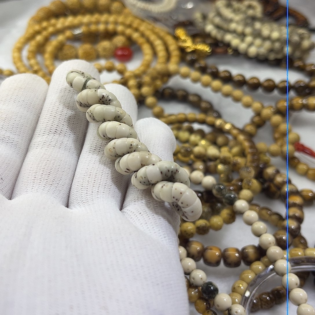 星月菩提吊坠玉化大肠