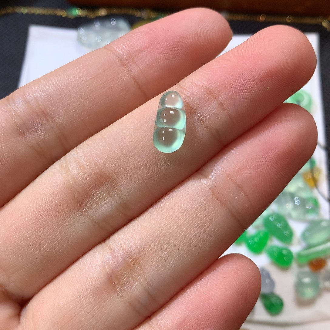 翡翠裸石木纳福豆