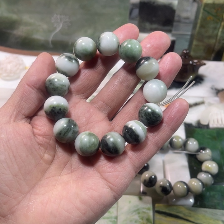 独山玉未镶嵌颈饰