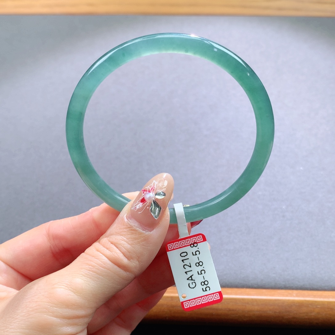 翡翠手镯未镶嵌天然翡翠手镯