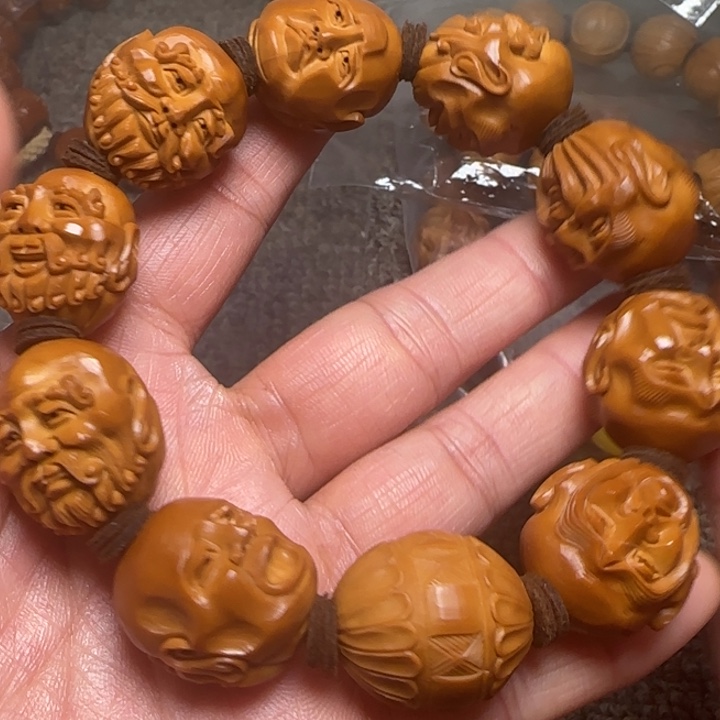 8***2橄榄核吊坠十八罗汉