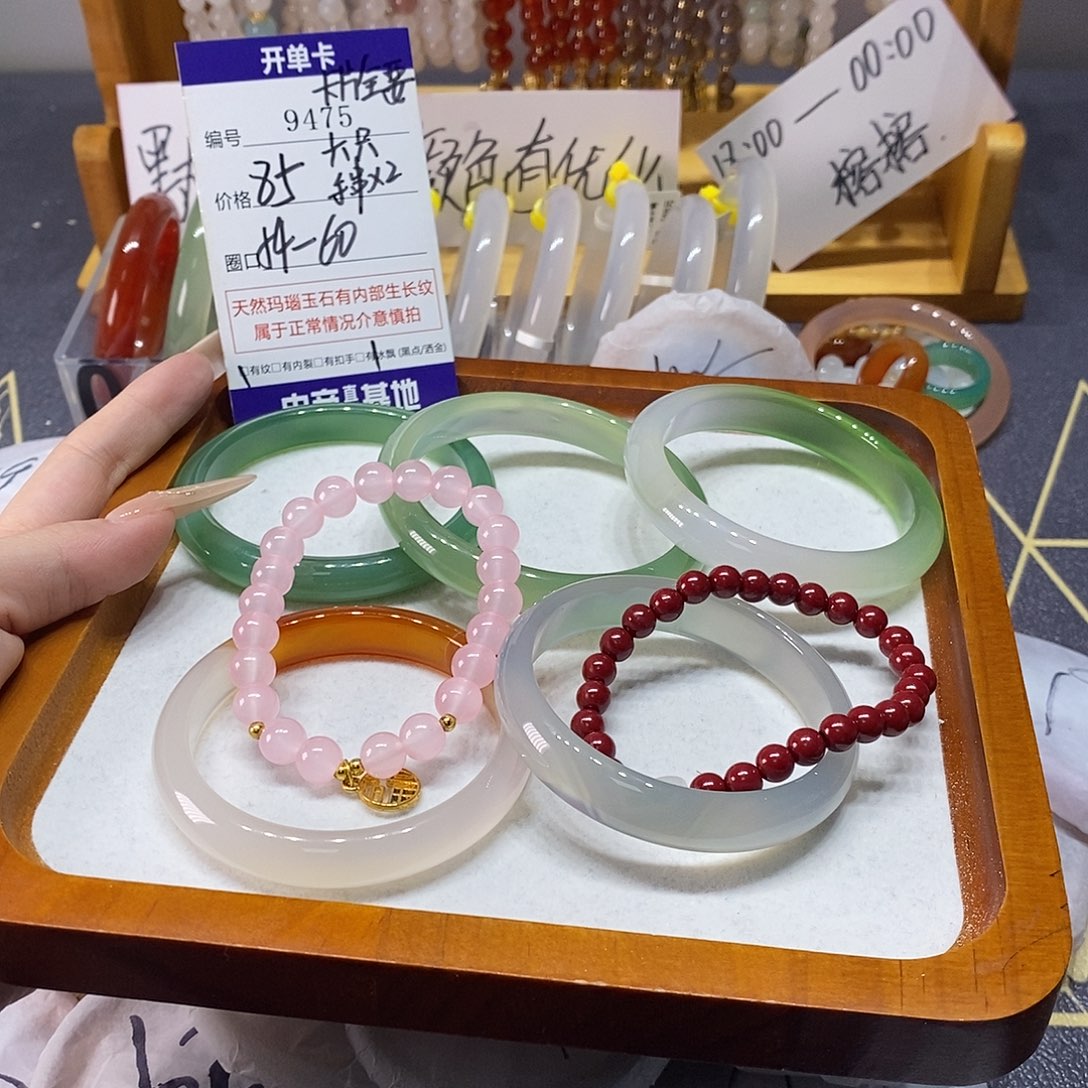 晚***秋玛瑙/玉髓未镶嵌手镯9475