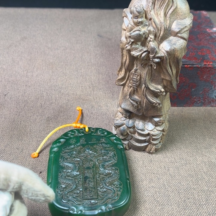 精品摆件工艺品等