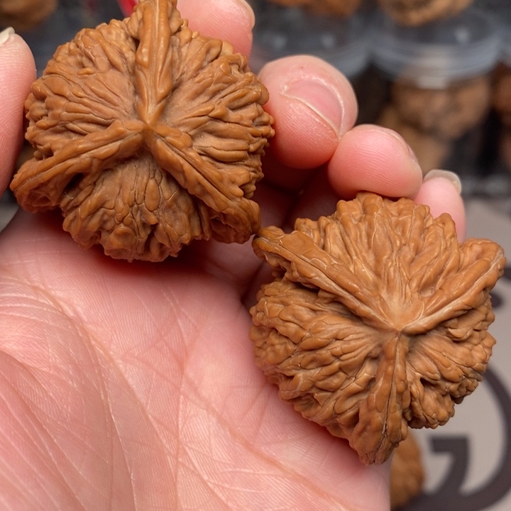 文玩核桃吊坠楼奔