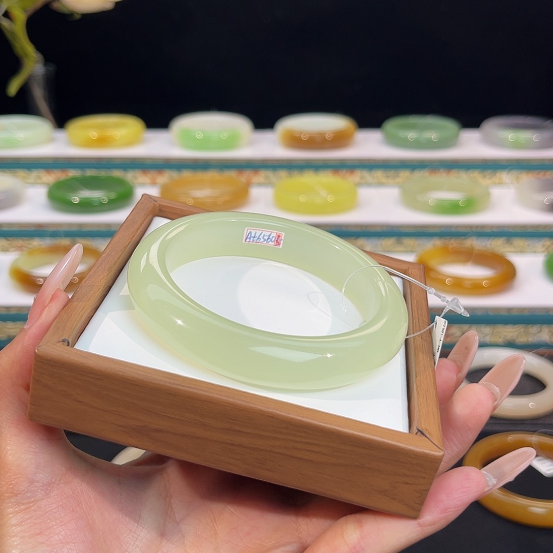 未镶嵌手镯和田玉冰底特色晴水