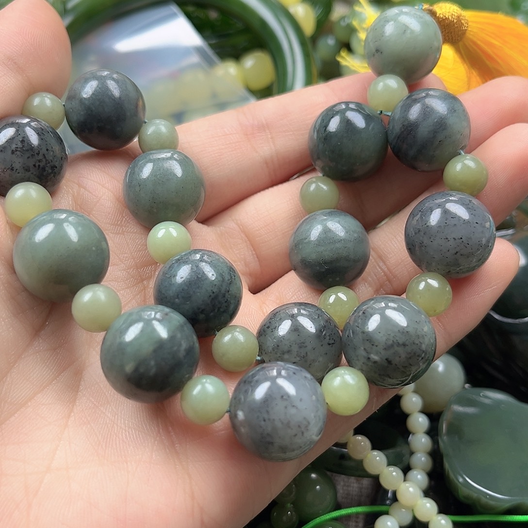 和田玉未镶嵌手串