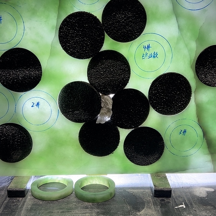 A***r定制翡翠未镶嵌手镯