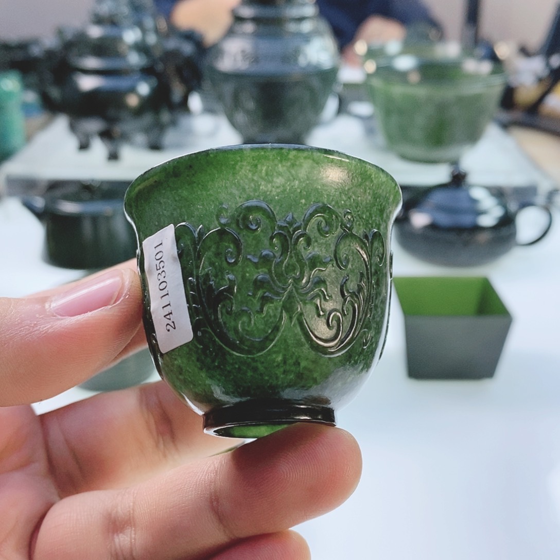 和田玉（青玉）把件未镶嵌微瑕