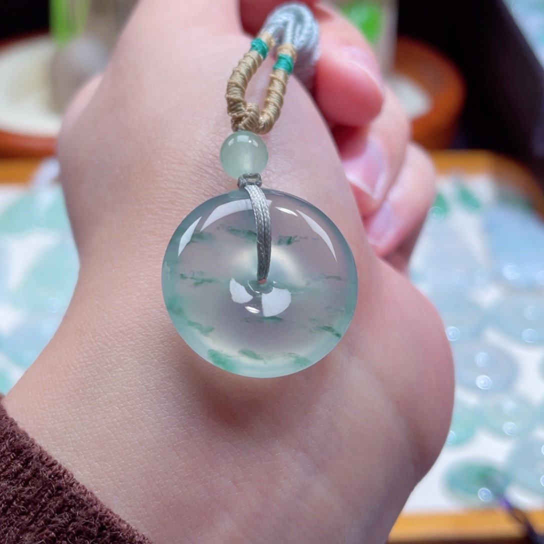 翡翠颈饰未镶嵌扣子