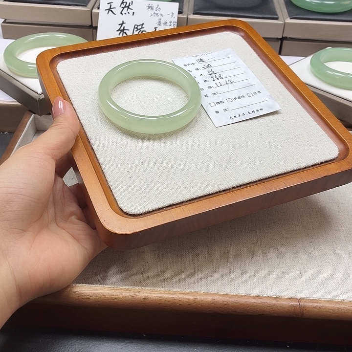 略***略石英质玉未镶嵌手镯