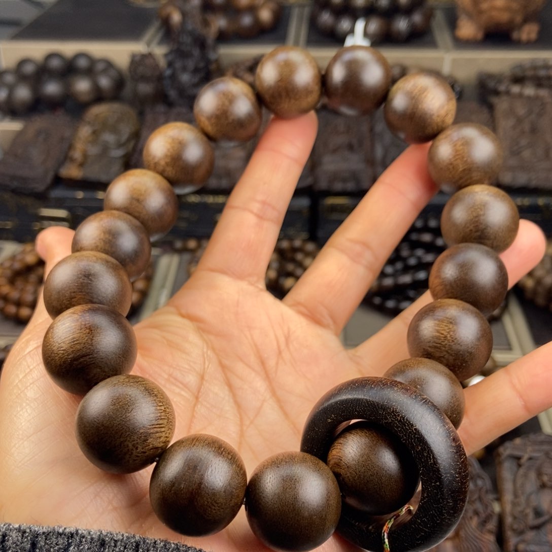 沉香手串四*越南芽庄白棋玉化