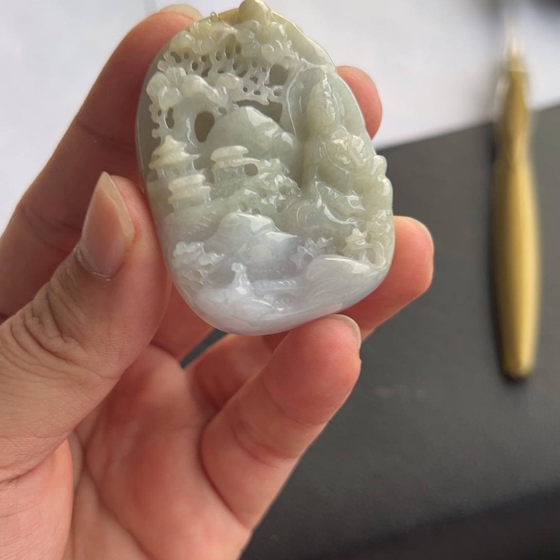 翡翠未镶嵌颈饰观音