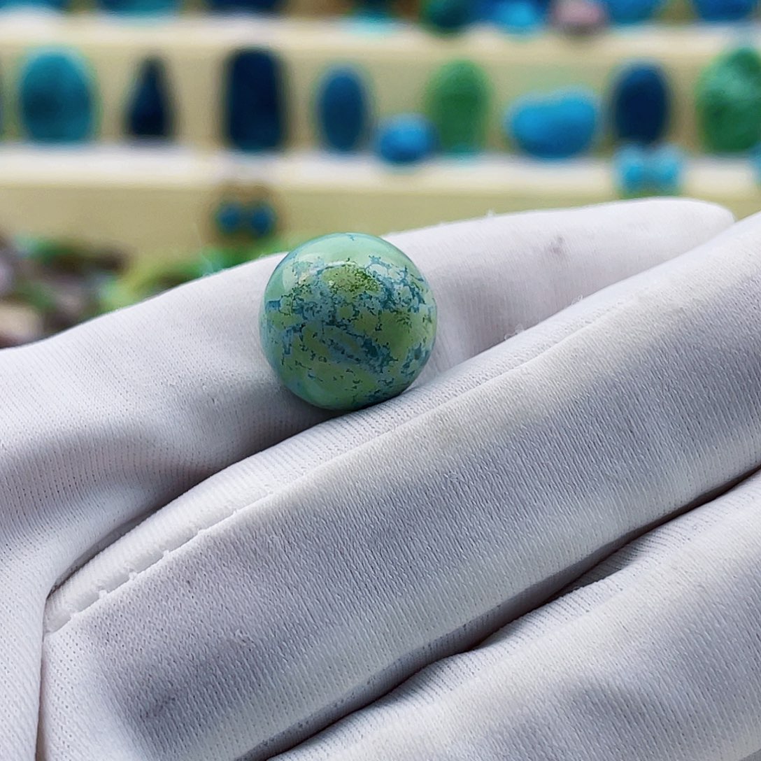 绿松石未镶嵌颈饰?*