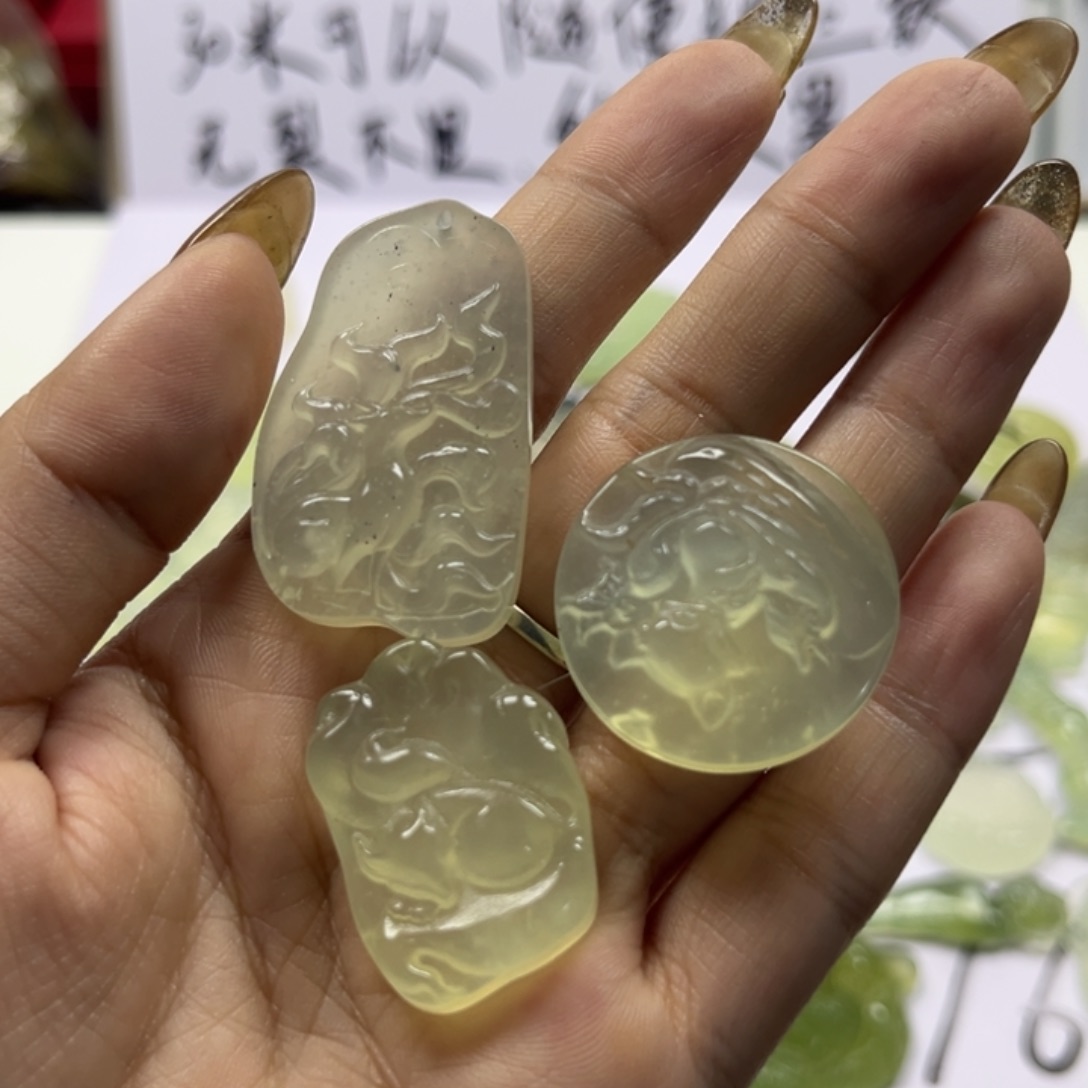 半***瓜蛇纹石玉未镶嵌岫玉