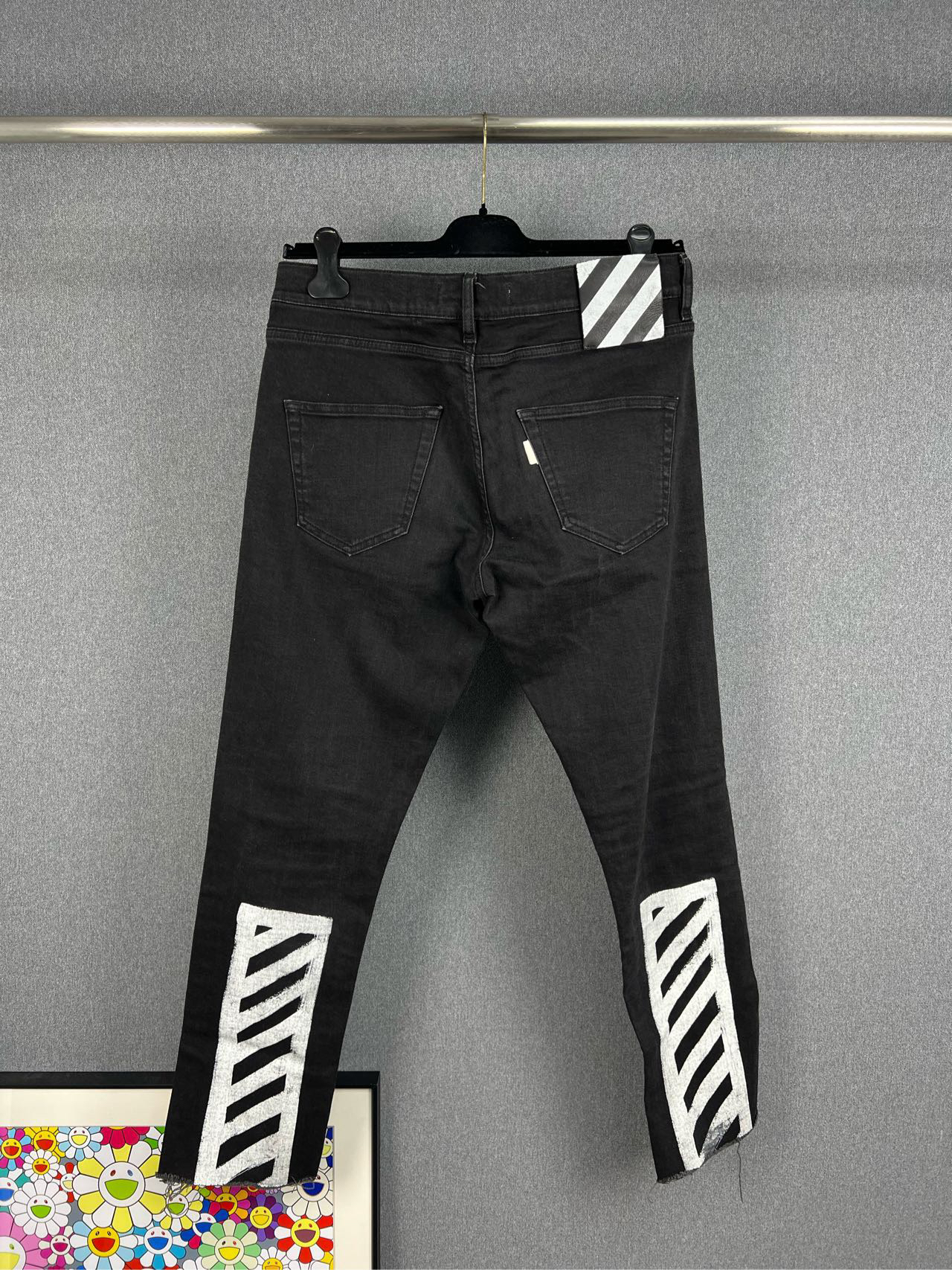 95新 OFF-WHITE OFF WHITE OW油漆印花牛仔裤 33码 95新A12110