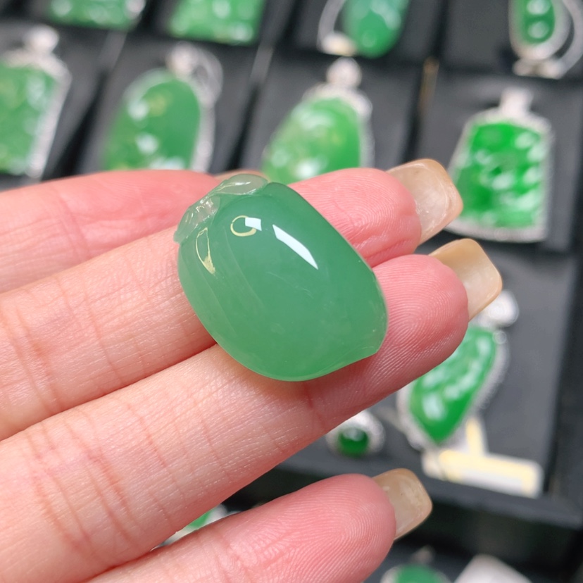 【闪购商品】翡翠未镶嵌颈饰寿桃