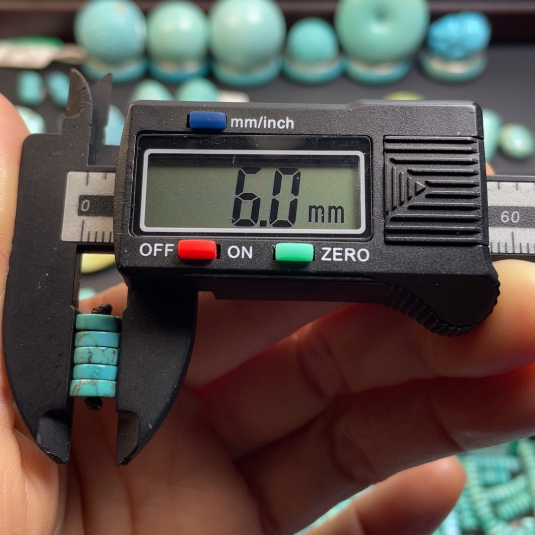 绿松石颈饰未镶嵌